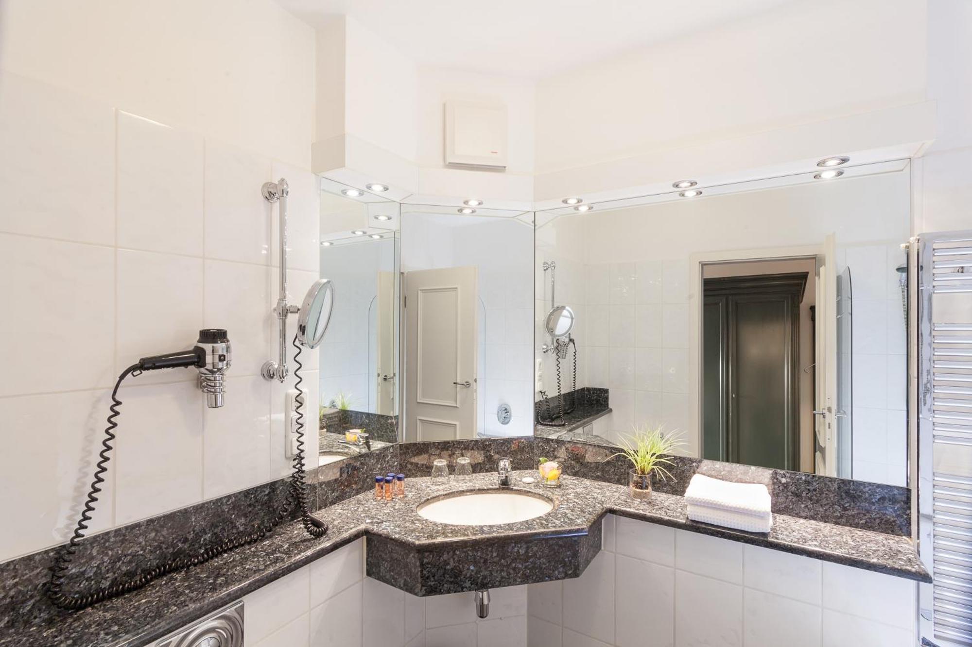 Hotel & Restaurant Grotehof Минден Экстерьер фото